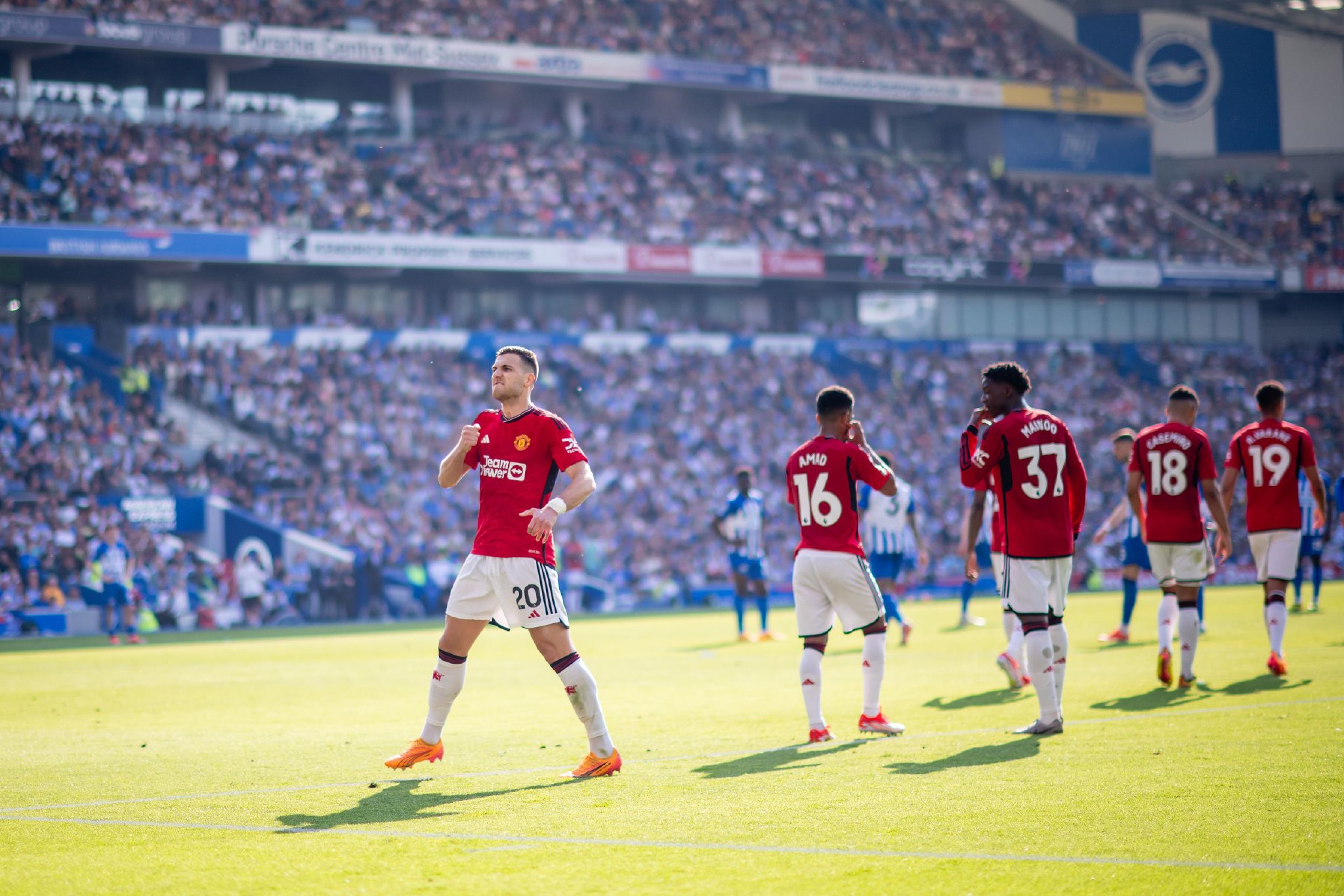 年轻选手逐 年轻选手逐